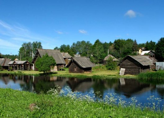 The Russian countryside from the Volga River 
