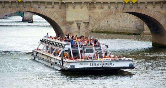 Bateaux_Mouches_Paris_2011-s